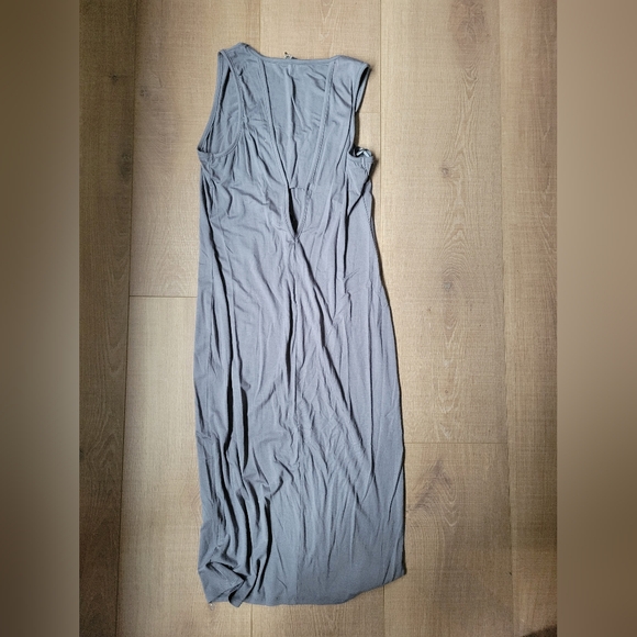 Simple Dress - Picture 8 of 8